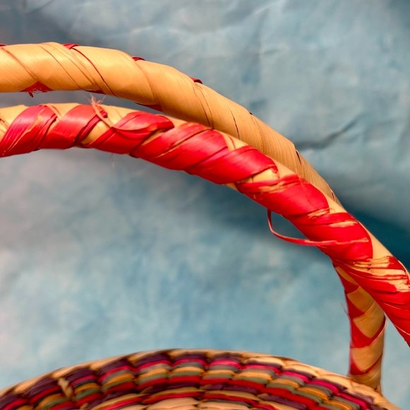 Vtg Woven Rattan/Straw Colorful Snake Charmer Basket Lid Handles Native American - Picture 7 of 7